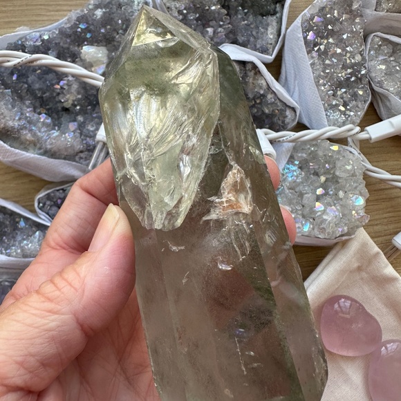 Phantom quartz tower. Grade AAA. Full of rainbows 🌈 - Picture 5 of 6